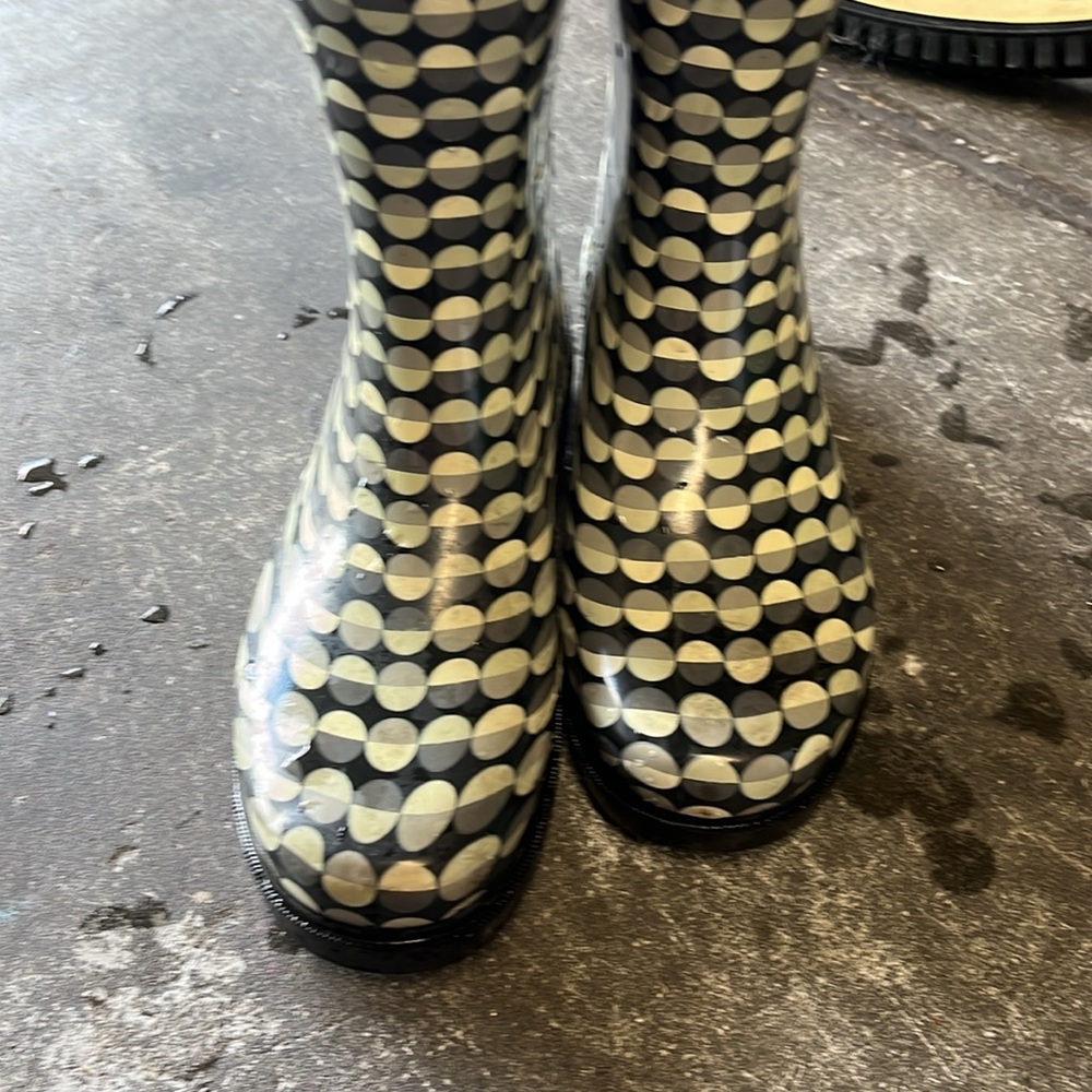 Capelli Black tall rain boots with cream & grey. Adjustable buckle top of boot - Picture 6 of 7